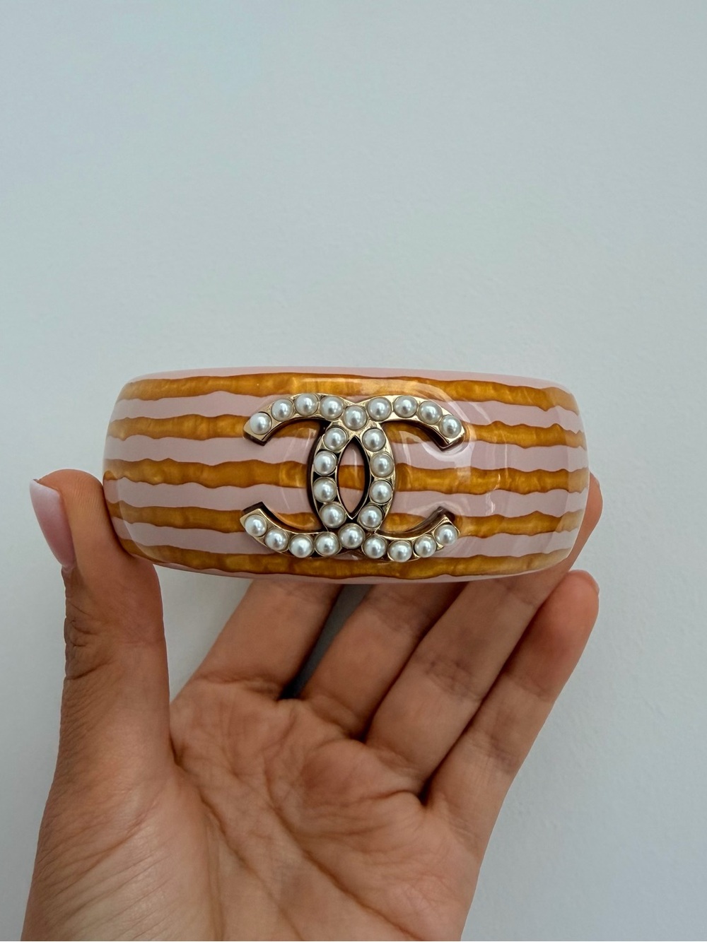 💖Chanel CC Pearl Logo Resin Bangle Bracelet Pink & Gold💛